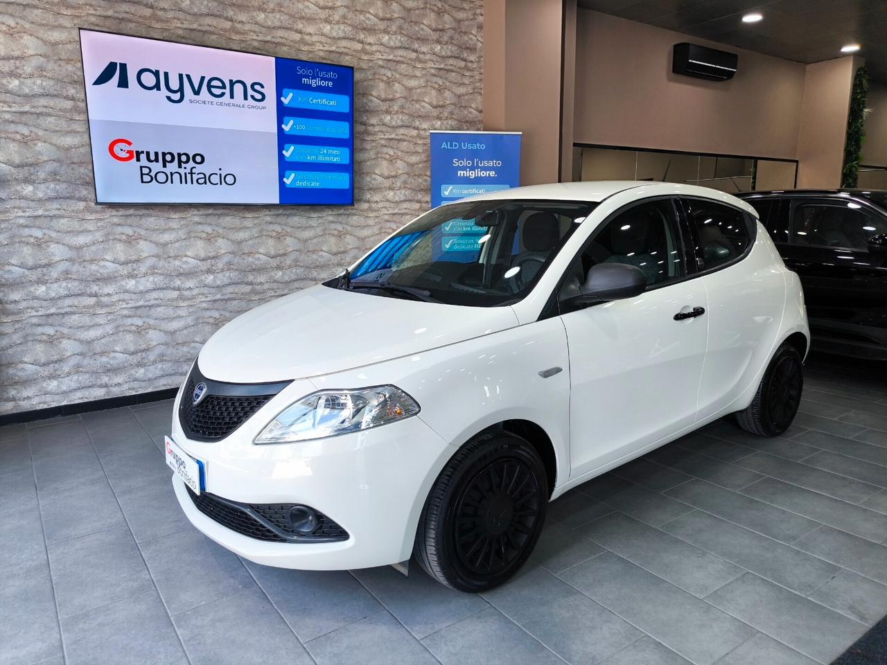 Lancia Ypsilon 1.0 FireFly 5 porte S&S Hybrid Ecochic Silver