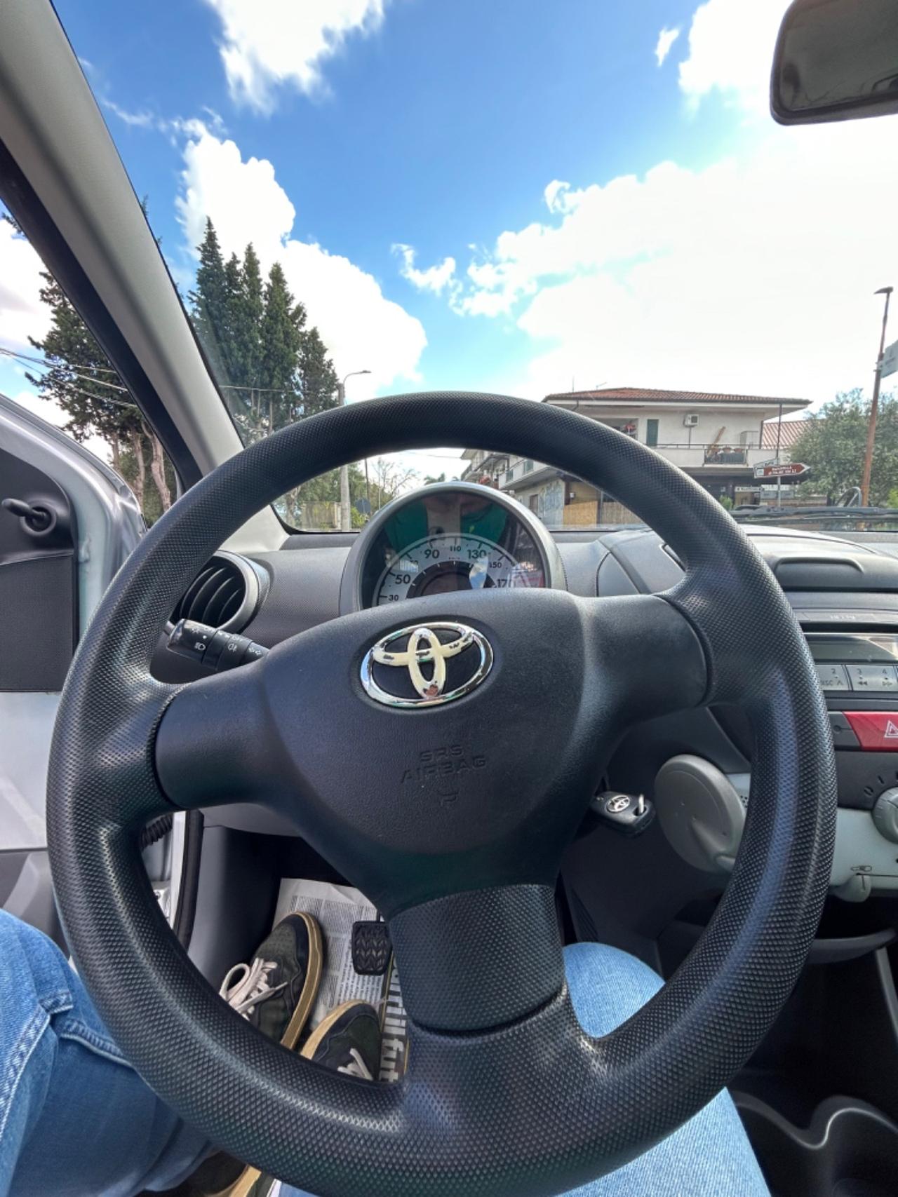 Toyota Aygo 1.0 12V VVT-i 5 porte Now Connect