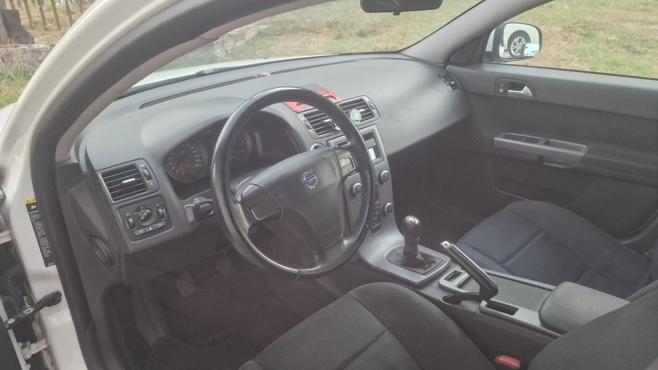 Volvo V50 1.6 D DRIVE cat R-Design "130.000 Km"