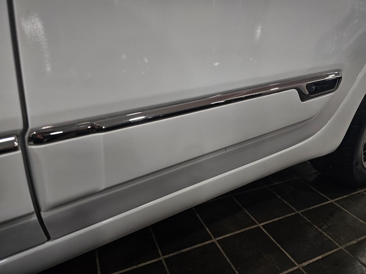 NUOVA RENAULT TWINGO INTENS SCe 1.0 BENZ 73CV