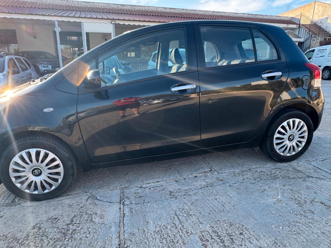 Toyota Yaris 1.0 5 porte