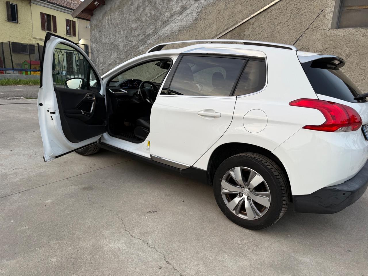 Peugeot 2008 BlueHDi 100 S&S Allure