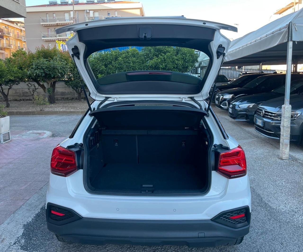 Audi Q2 30 TDI Identity Black 116Cv