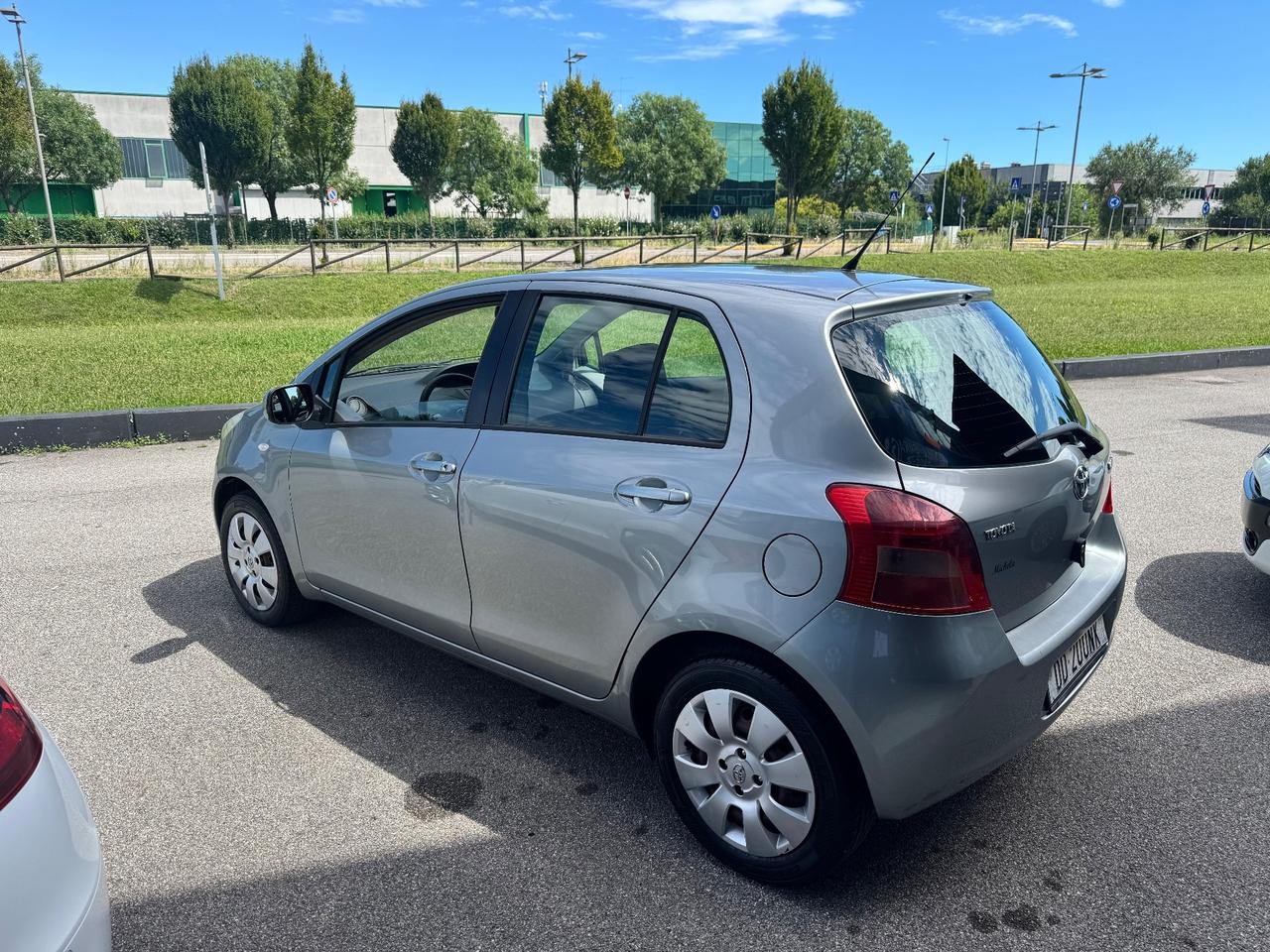 Toyota Yaris 1.0 5 porte Neopatentati