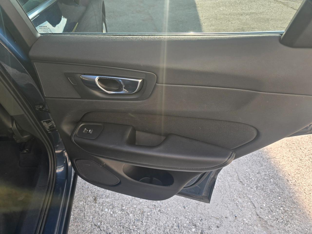 Volvo XC 60 XC60 B4 (d) AWD Geartronic Business