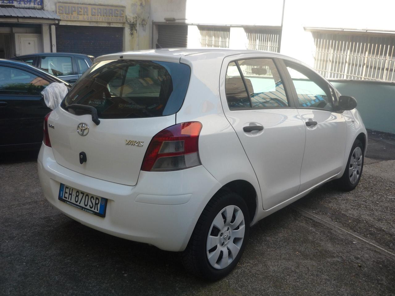 Toyota Yaris 1.0 5 porte Now