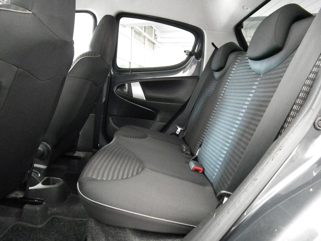 Peugeot 107 1.0 BZ 5P AUTOMATICA CON LA FRIZIONE DEL CAMBIO AUTOMATICO NUOVA !