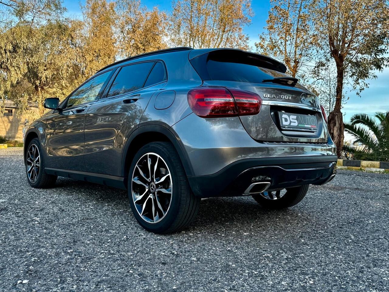 MERCEDES- BENZ GLA 200 D AUTOMATIC SPORT