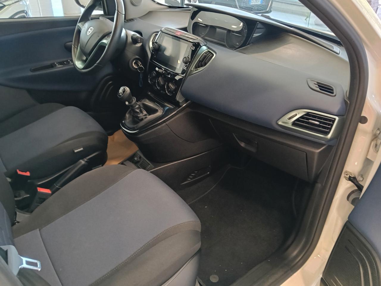 Lancia Ypsilon 1.0 FireFly 5 porte S&S Hybrid Gold Plus