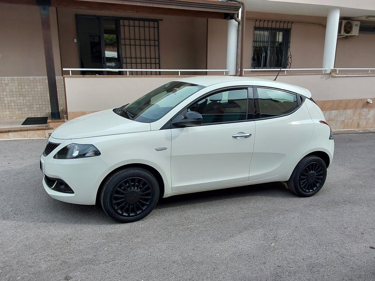 Lancia Ypsilon 1.2 69 CV GPL Silver