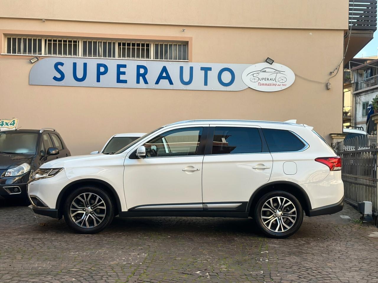 Mitsubishi Outlander 2.2 DI-D 4WD 7 posti Autom