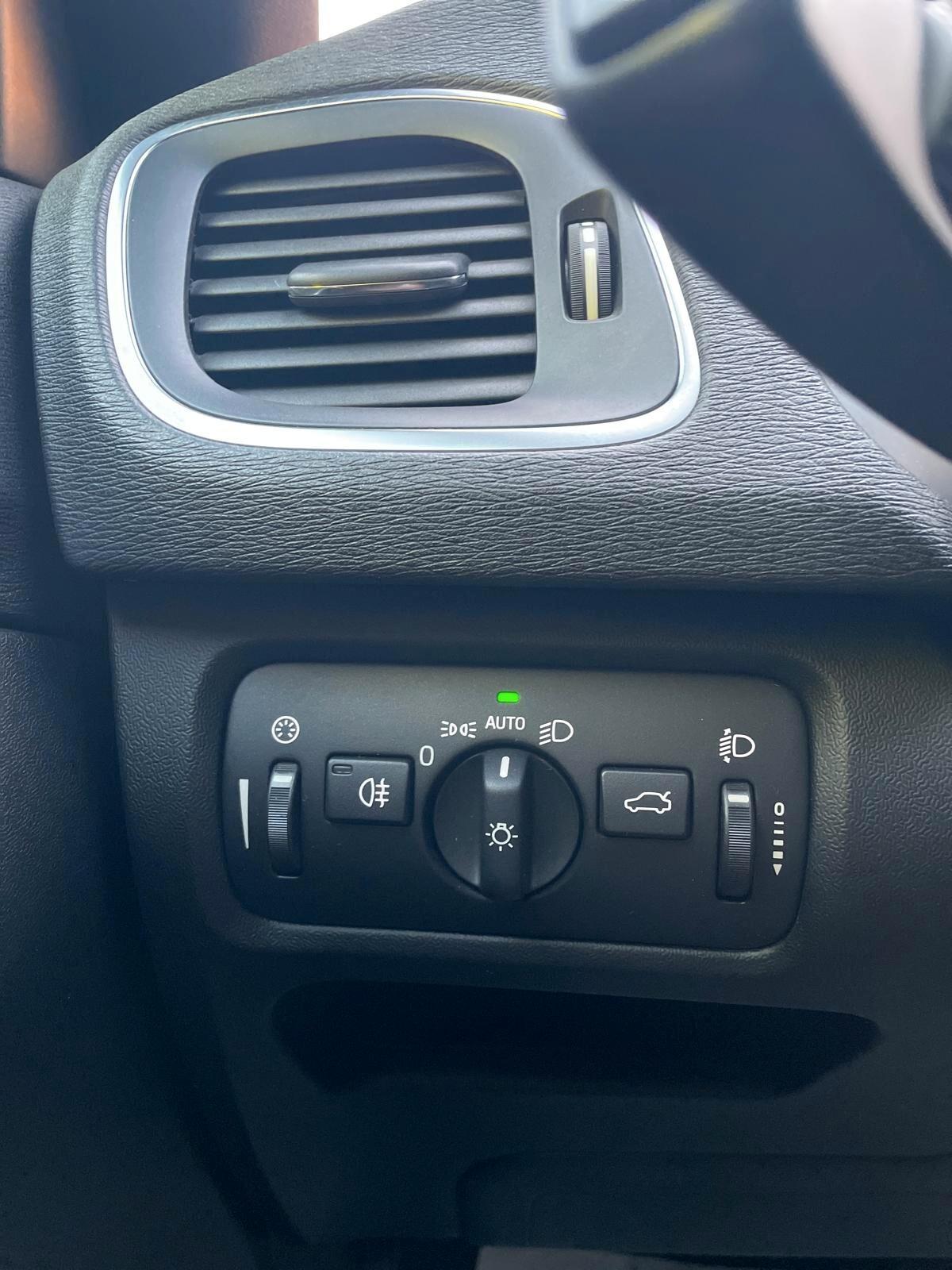 Volvo V40 D3 Geartronic R-design Momentum