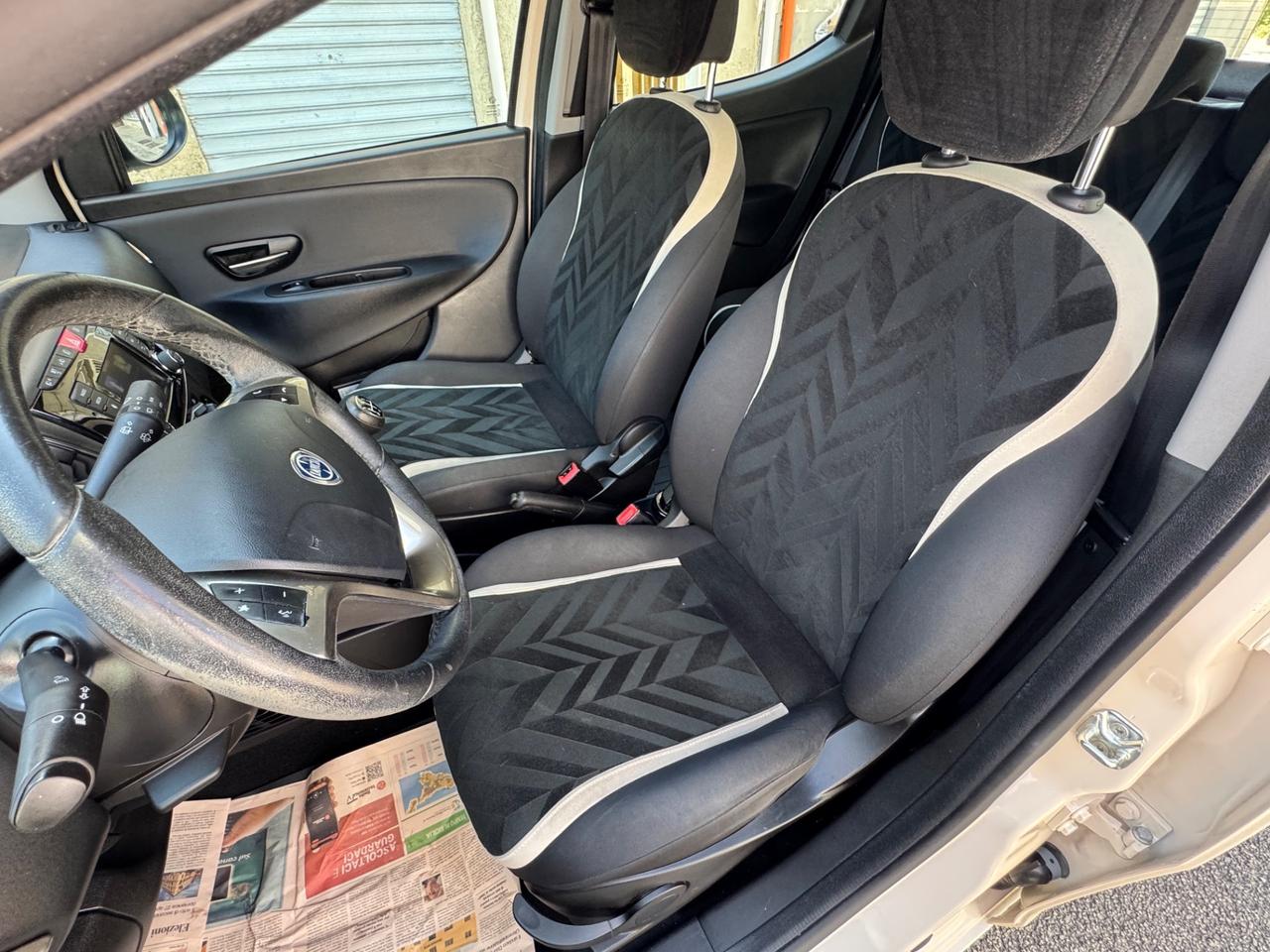 Lancia Ypsilon 1.2 69 CV 5 porte Platinum