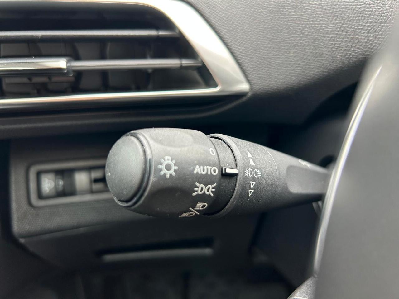 Peugeot 3008 BlueHDi 130 S&S Business