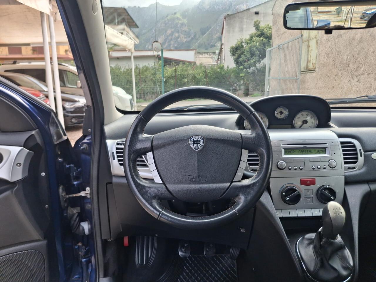 Lancia Ypsilon 1.3 MJT 90 CV Oro