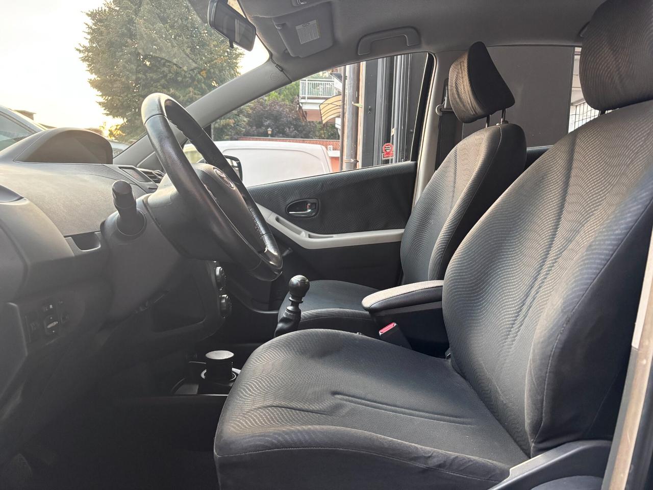 Toyota Yaris 1.0 5 porte Sol