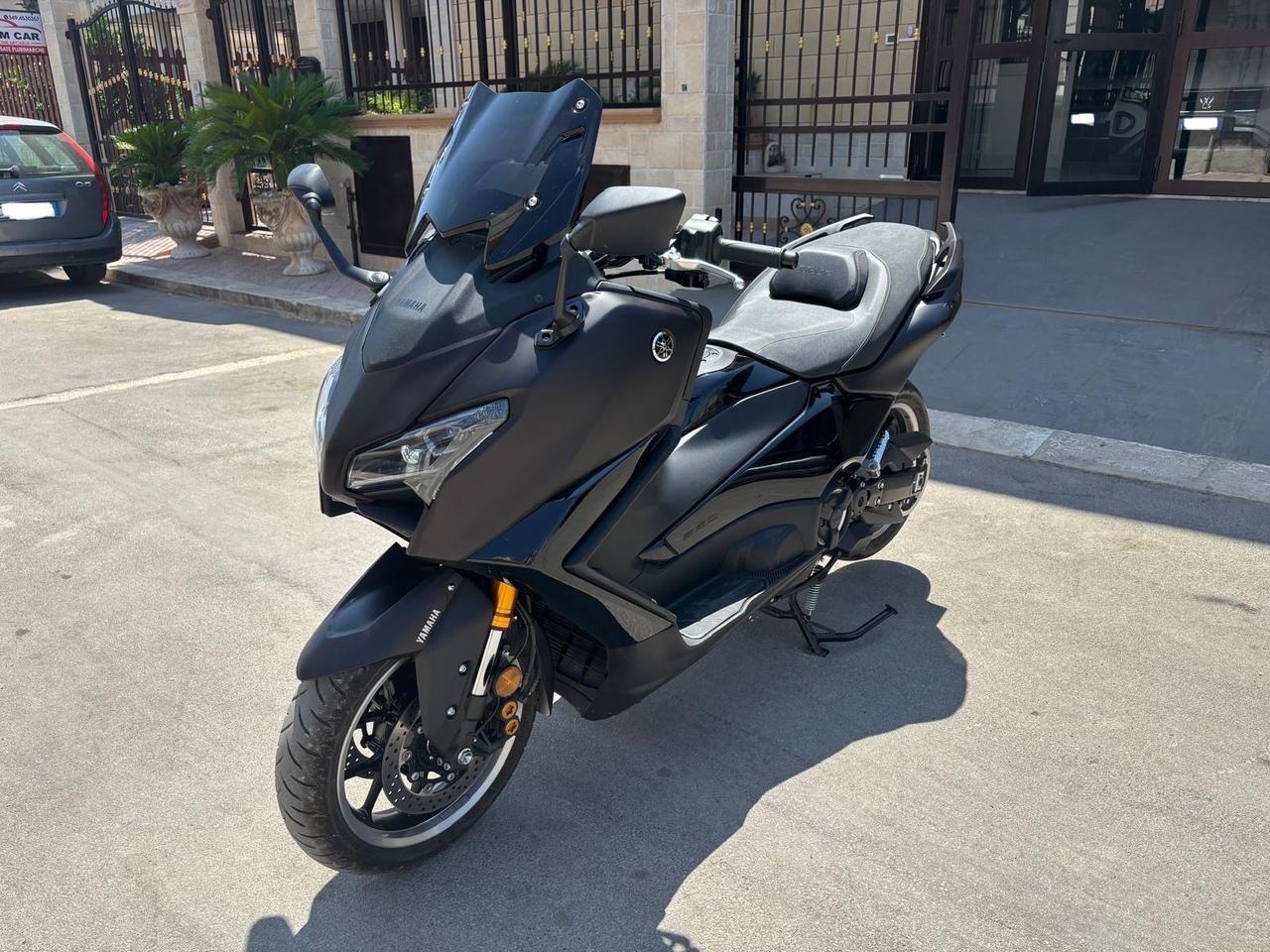 Yamaha T Max 560 TECH MAX DARK MAGMA