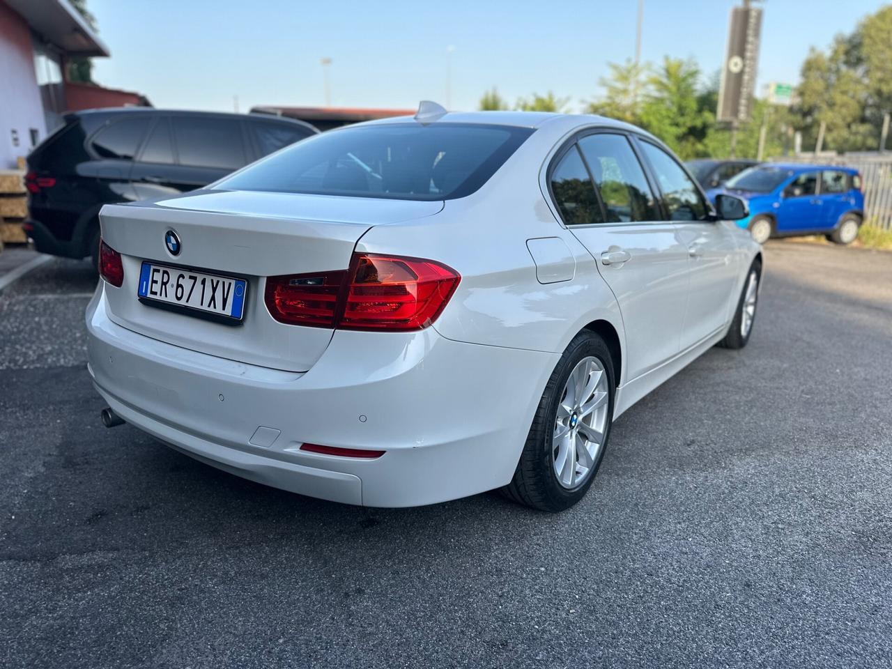 Bmw 318 318d Mineral White Unipro Service Garantita Permute e Finanziamenti