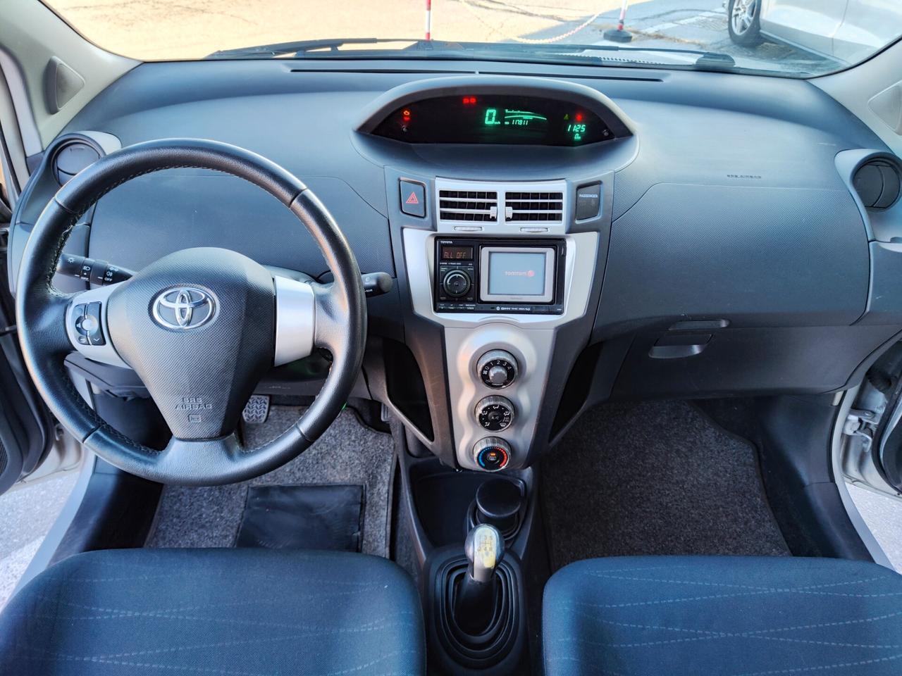 Toyota Yaris 1.0 5 porte Navi adatta per neopatentati