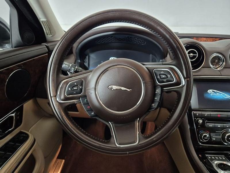 Jaguar XJ 3.0d V6 Portfolio auto my13