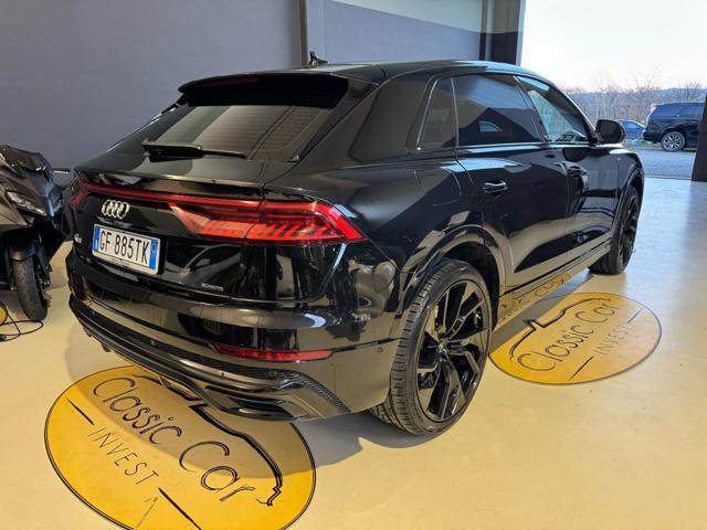 AUDI Q8 55 TFSI e quattro tiptronic S LINE
