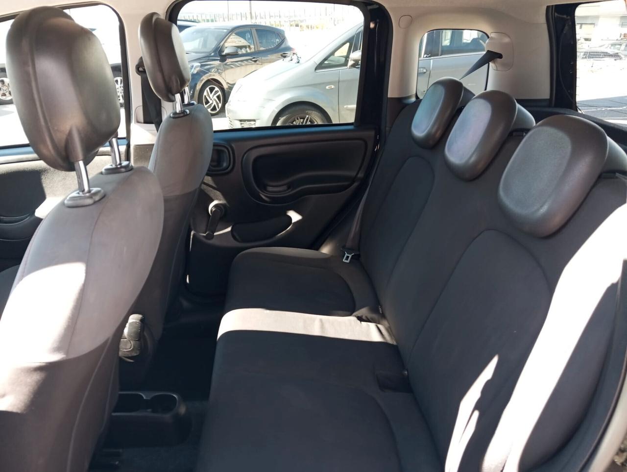Fiat Panda 1.0 Hybrid Pandina con NAVI e RETRO