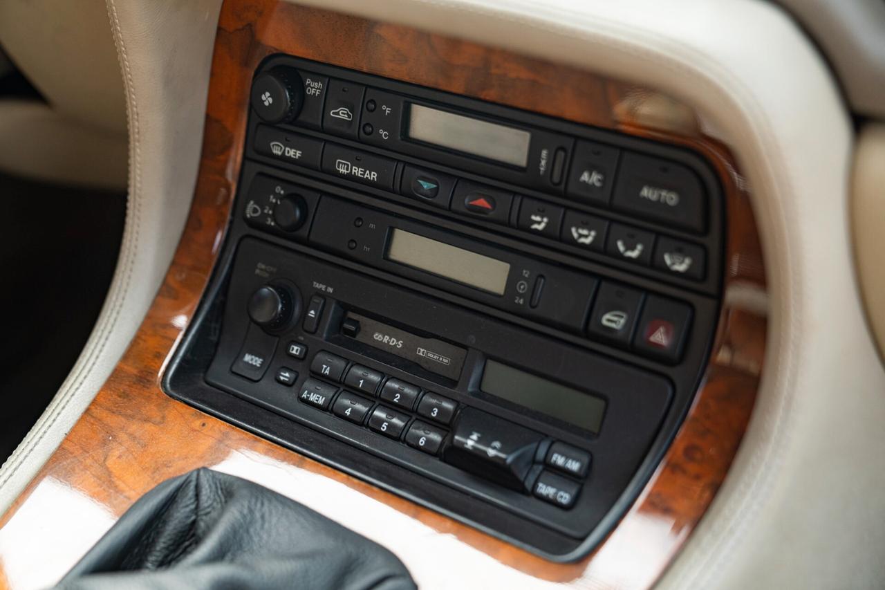 Jaguar XJ6 3.2 MANUALE - JAG00085