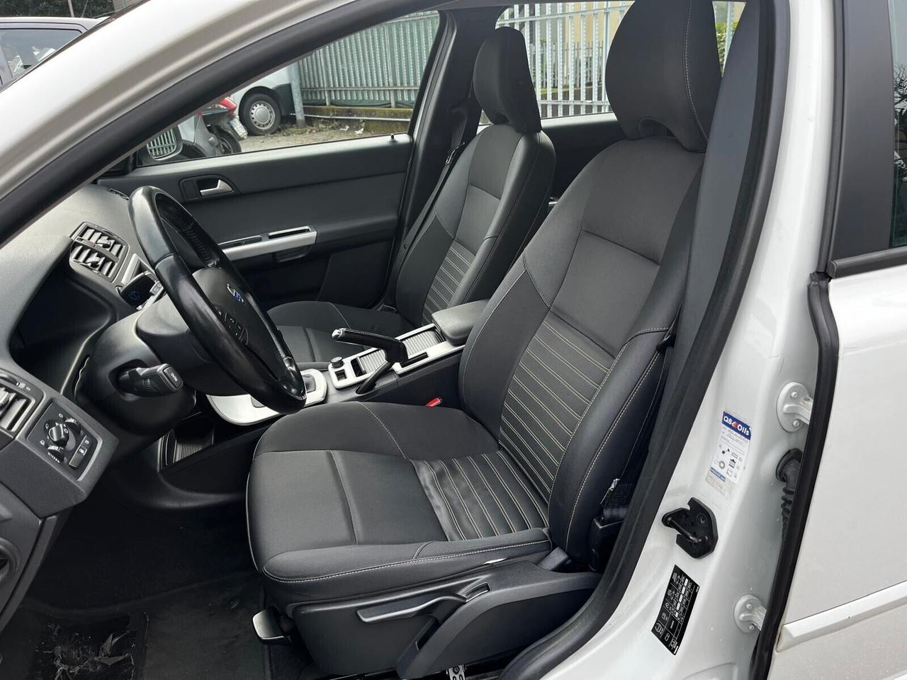Volvo V60 D2 1.6 R-design - 2012