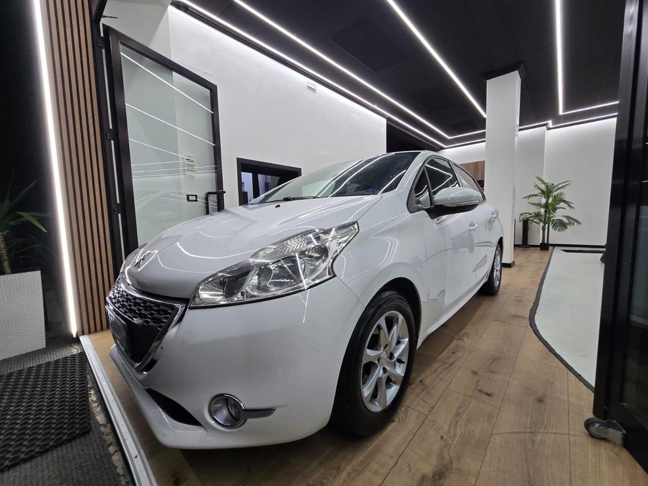 Peugeot 208 1.4 HDi 68 CV 5 porte Allure