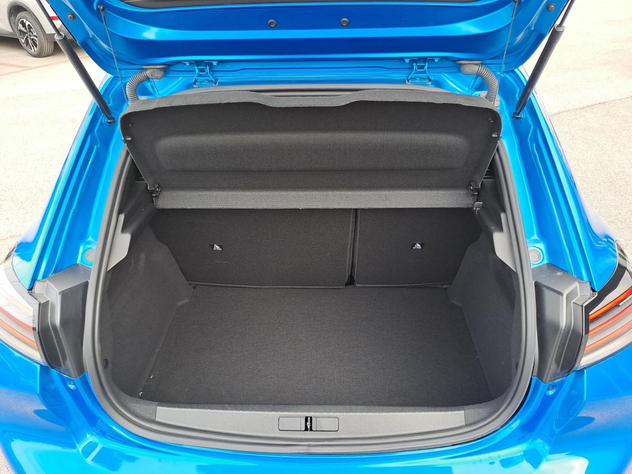 PEUGEOT e-208 ALLURE - Motore Elettrico 136cv (100kW)