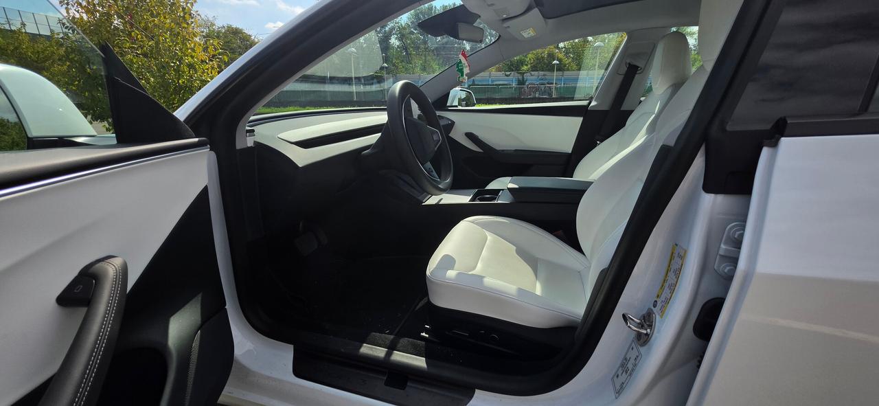 Tesla Model 3 - RWD Premium