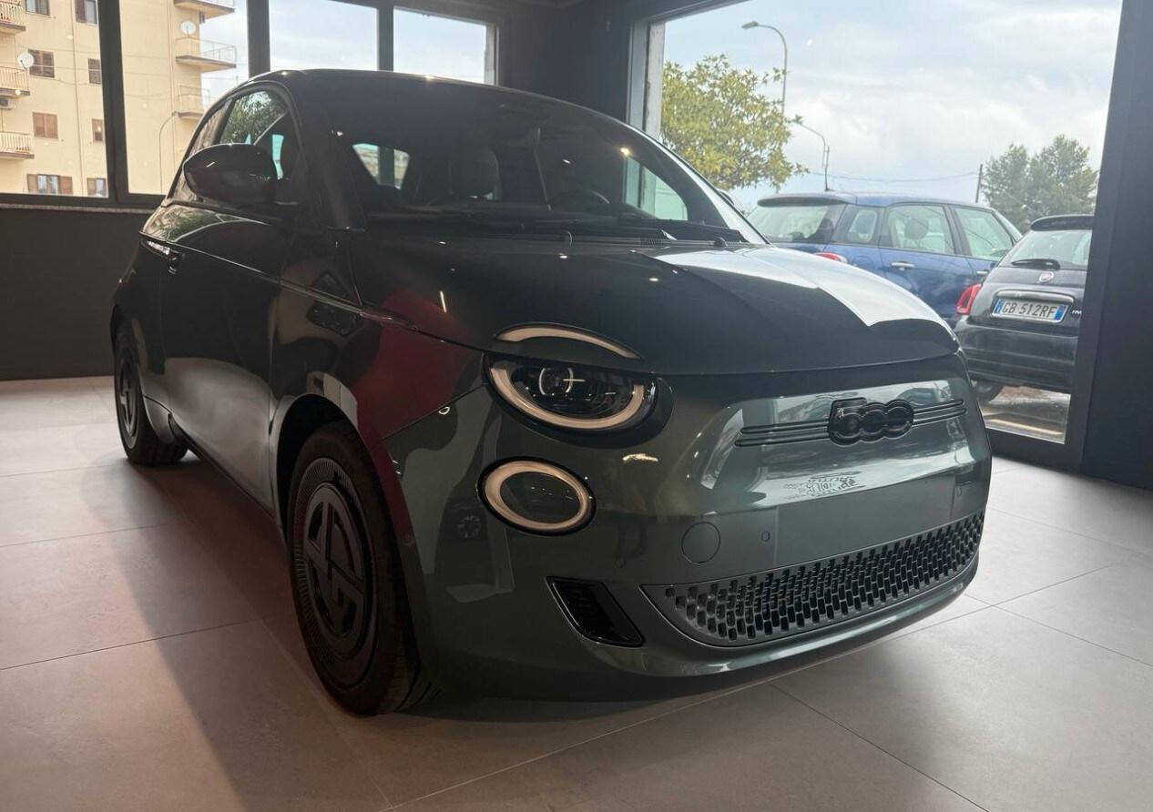 FIAT 500 (2020-->) 500e Berlina 42 kWh Giorgio ...
