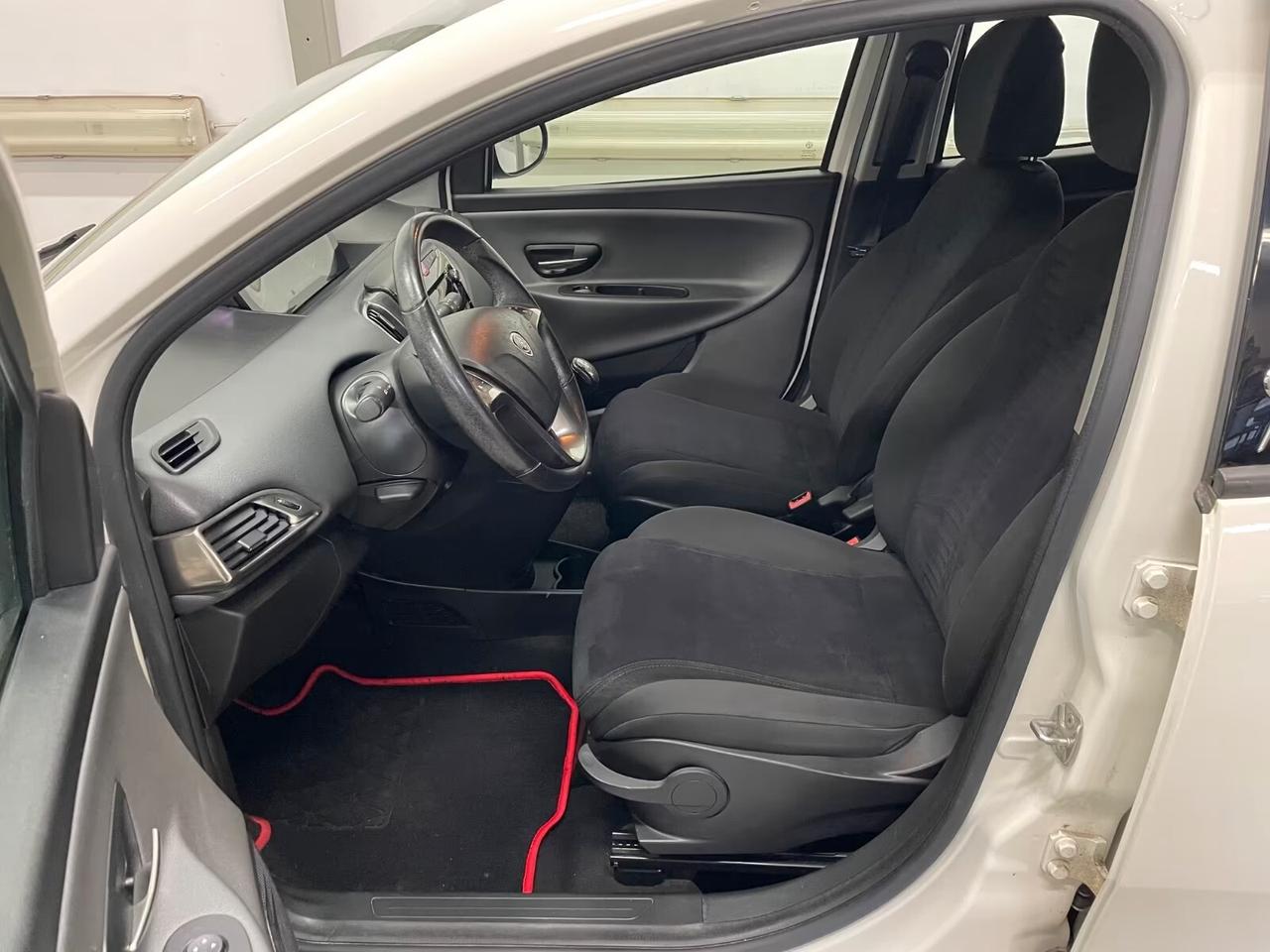 Lancia Ypsilon 1.3 MJT 16V 95 CV 5 porte S&S Elle ok neo patentati