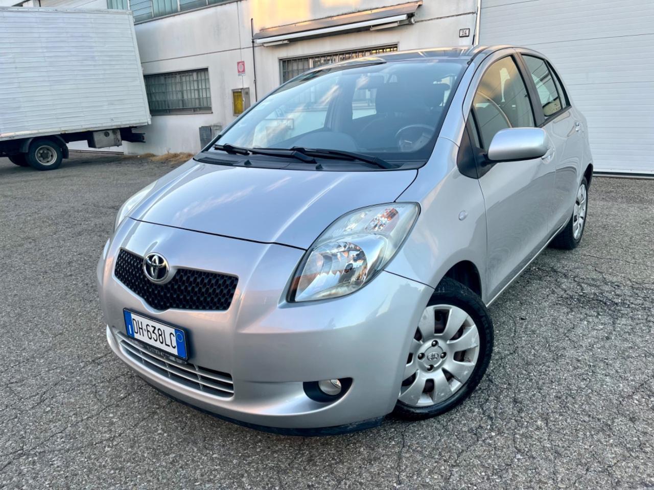 Toyota Yaris 1.3benz 2007 103.000km perfetta per neopatentati