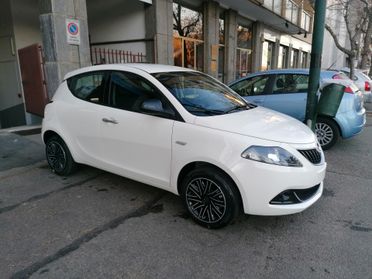 Lancia Ypsilon 1.0 FireFly 5 porte S&S Hybrid Oro