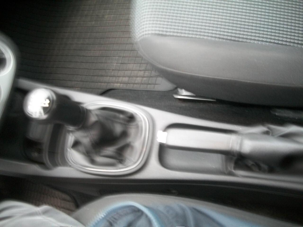 Opel Corsa 1.2 3 porte One SI NEOPATENTATI GARANZIA UN ANNO EURO 05 HP 86 KW 63 KM 144200