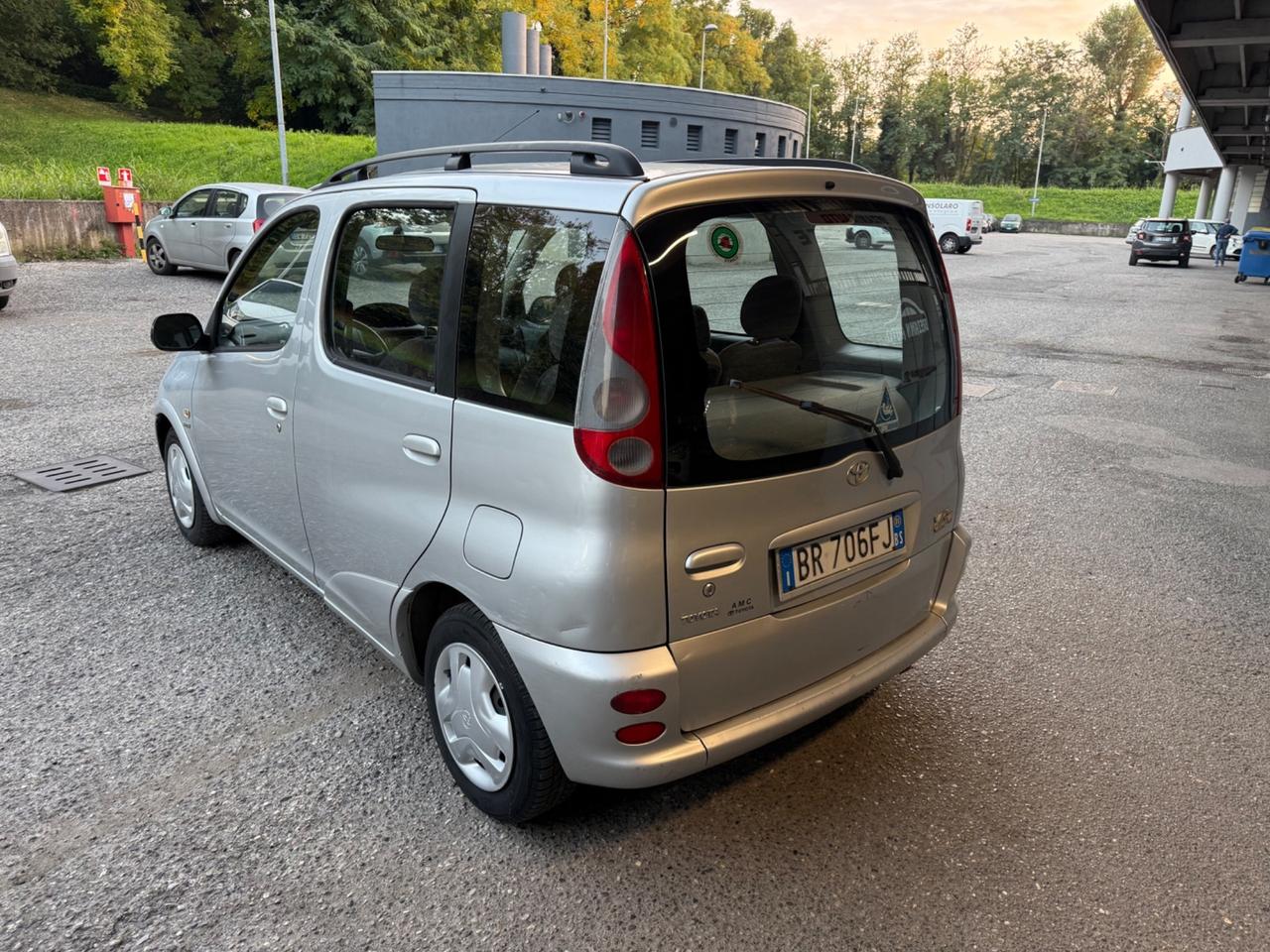 Toyota Yaris 1.3i 16V cat 5 porte Luna