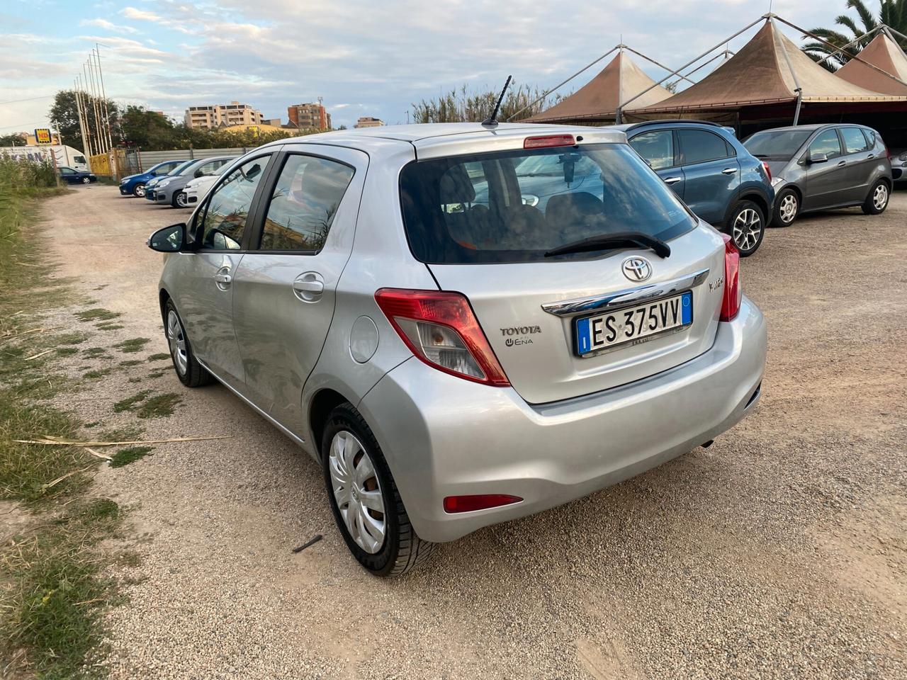 TOYOTA YARIS 1.0 LOUNGE 99.000 KM ADATTA NEOPATENTATI GARANTITA