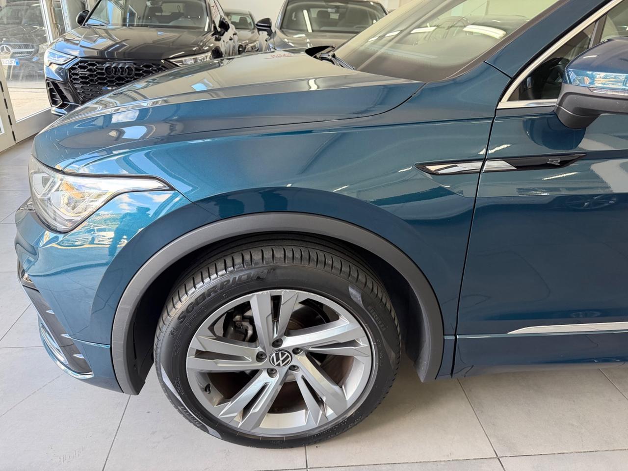 VW Tiguan 2.0 TDI 150 DSG 4MOTION R-Line finanziabile