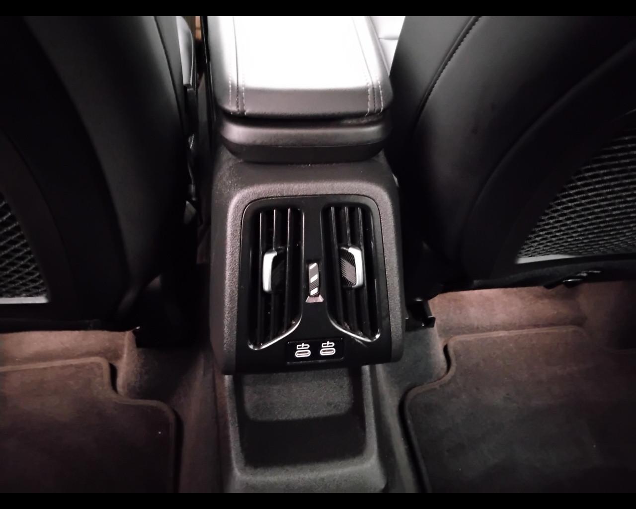 BMW X1 U11 - X1 sdrive18d X-Line auto