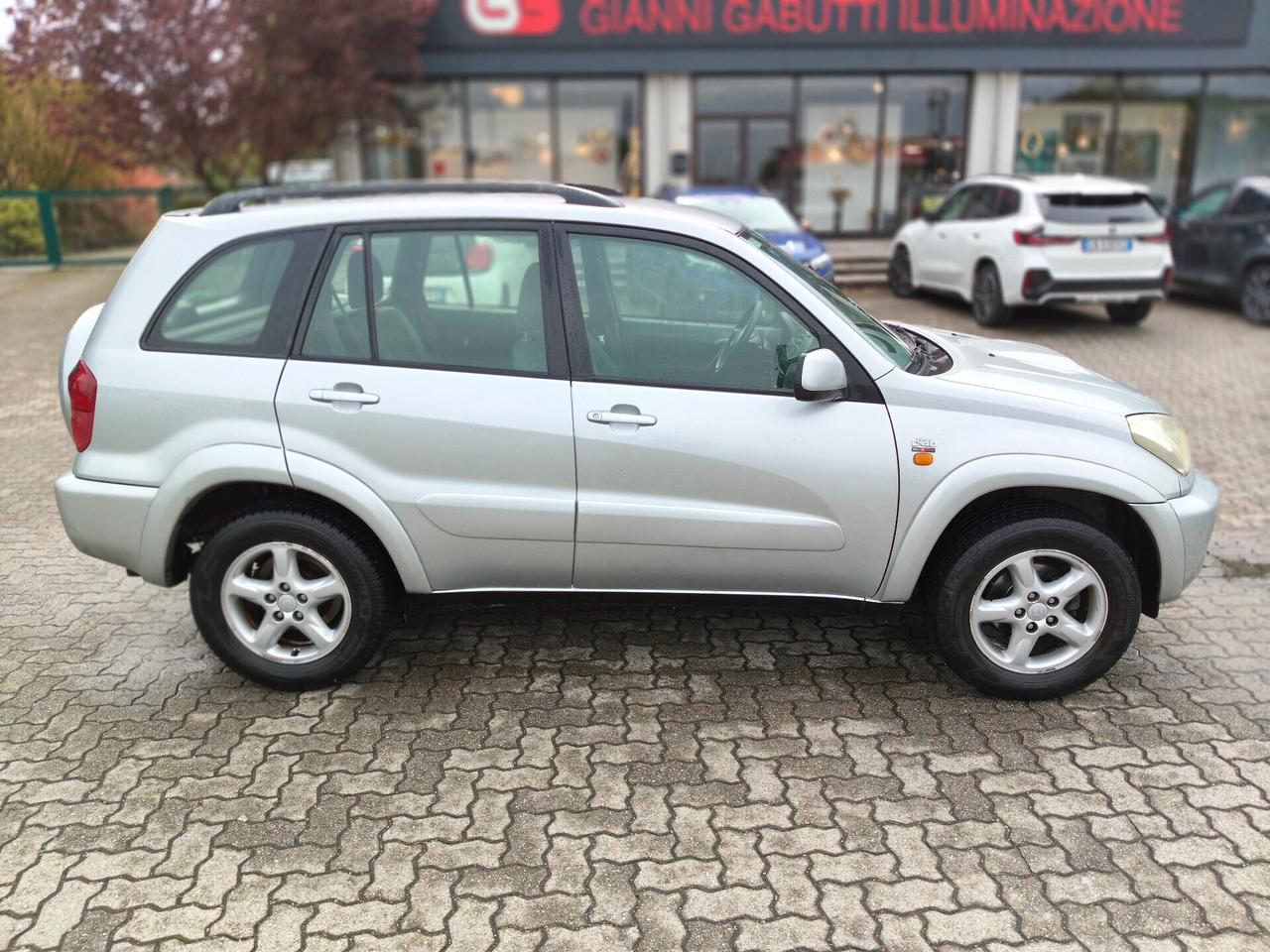 Toyota RAV 4 2.0 D-4D 5p Sol + Gancio