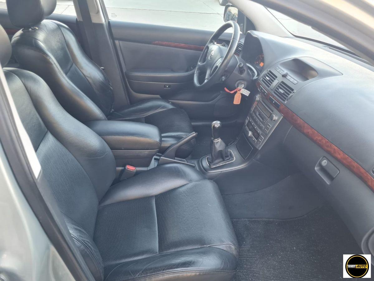 TOYOTA Avensis Benzina
