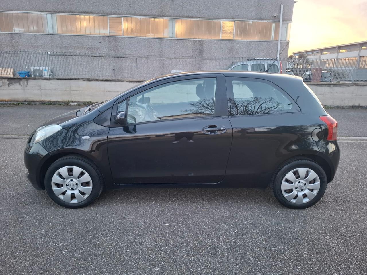 Toyota Yaris 1.0 3 porte SOLAMENTE 112.000 KM