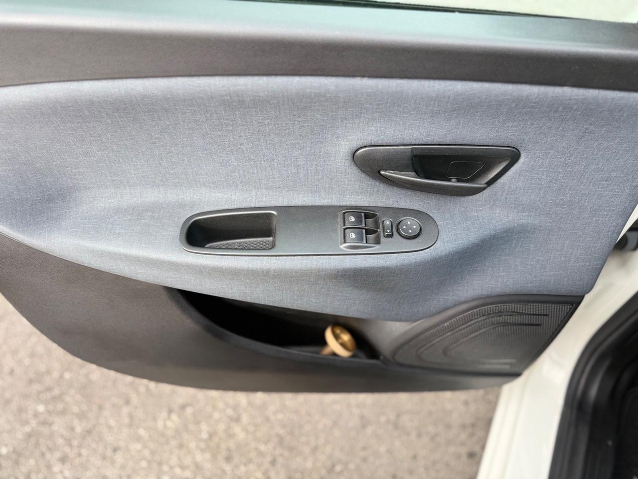 Lancia Ypsilon 1.2 69 CV 5 porte GPL Gold