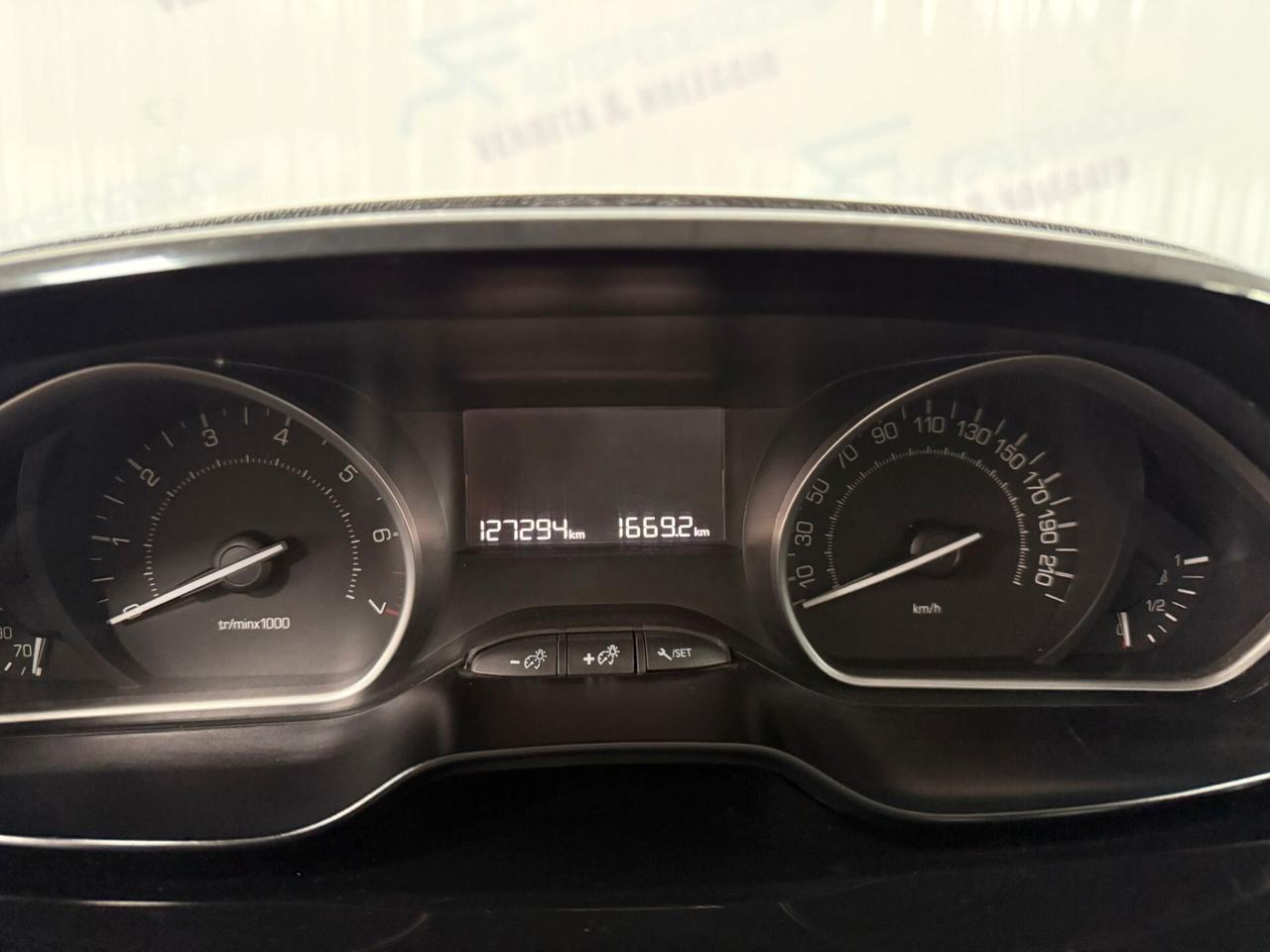 Peugeot 208 PureTech 82cv 5 porte Allure