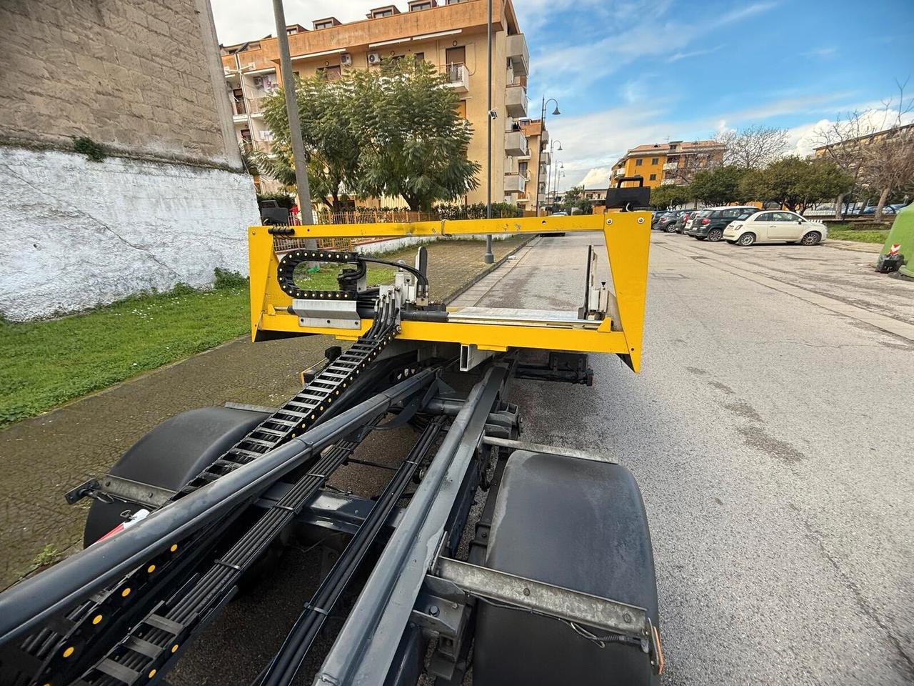 Iveco DAILY CARROATTREZZI SCARRABILE COMEAR
