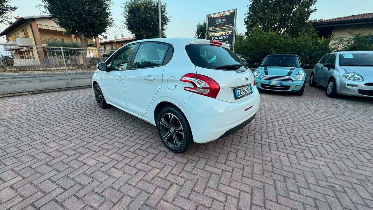 Peugeot 208 1.4 HDi 68 CV 5 porte Allure