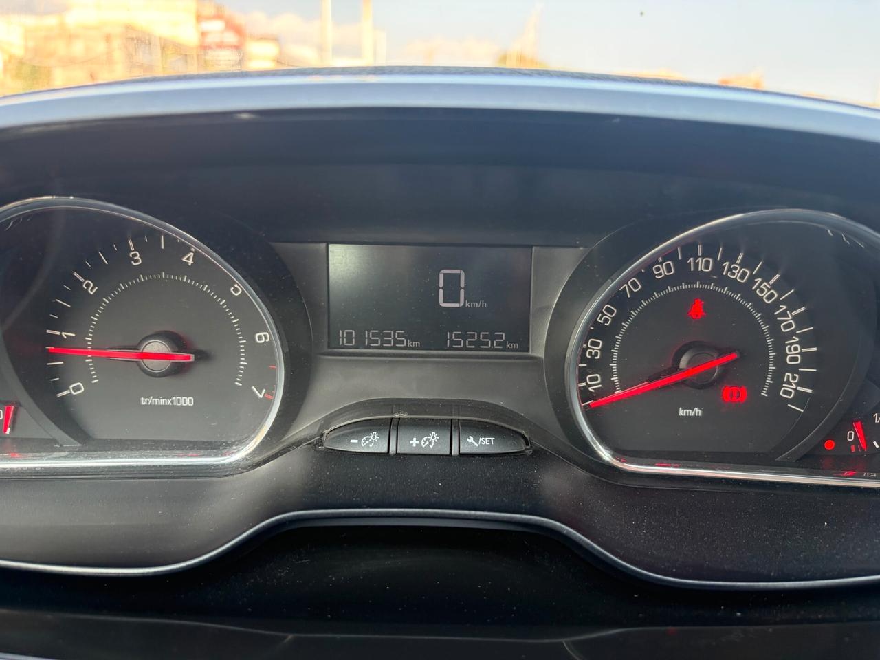 PEUGEOT 208 ALLURE 1.2 82CV 101.000 KM ANNO 2015 NEOPATENTATI