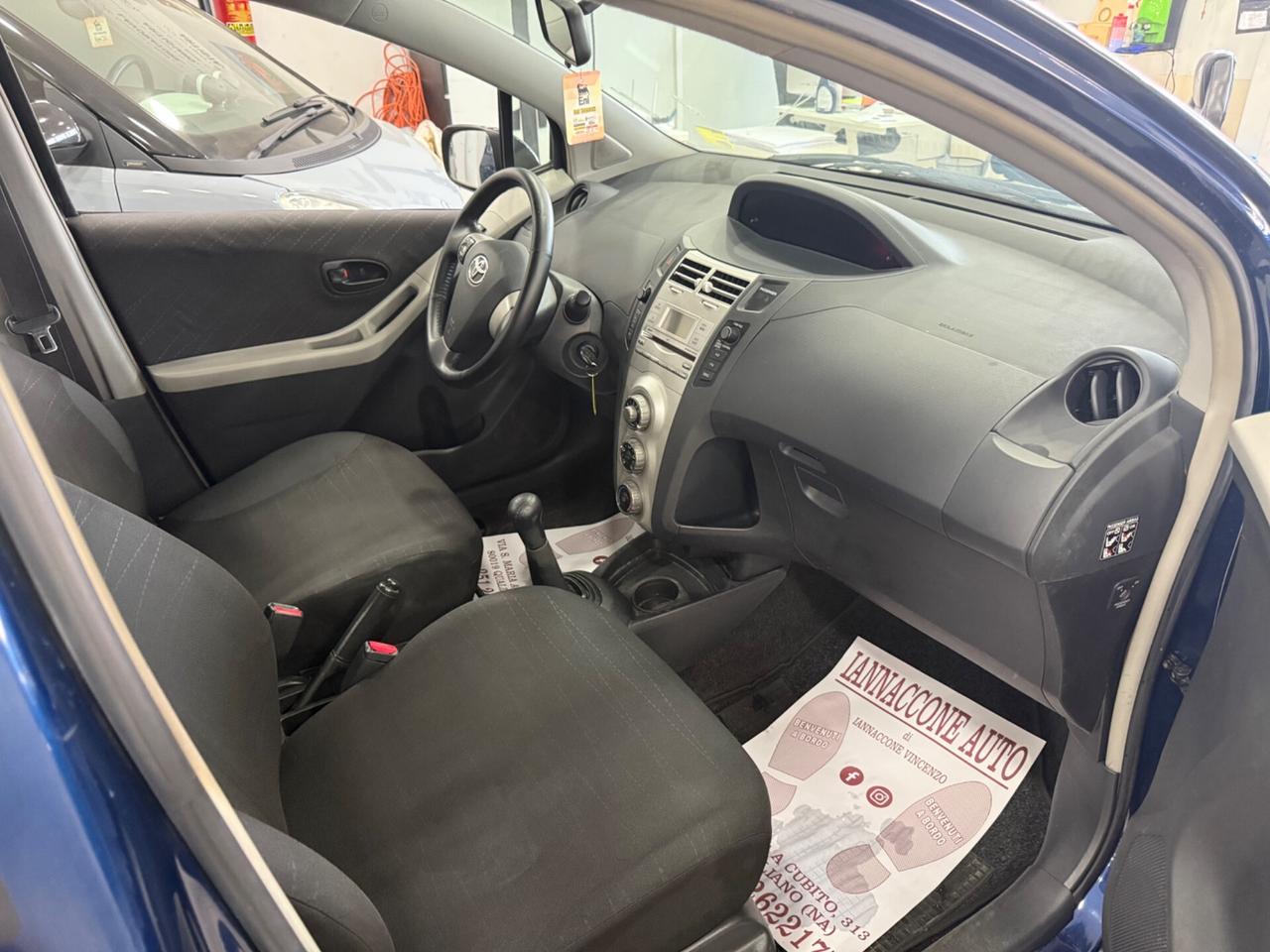 Toyota Yaris 1.0 benzina nuova