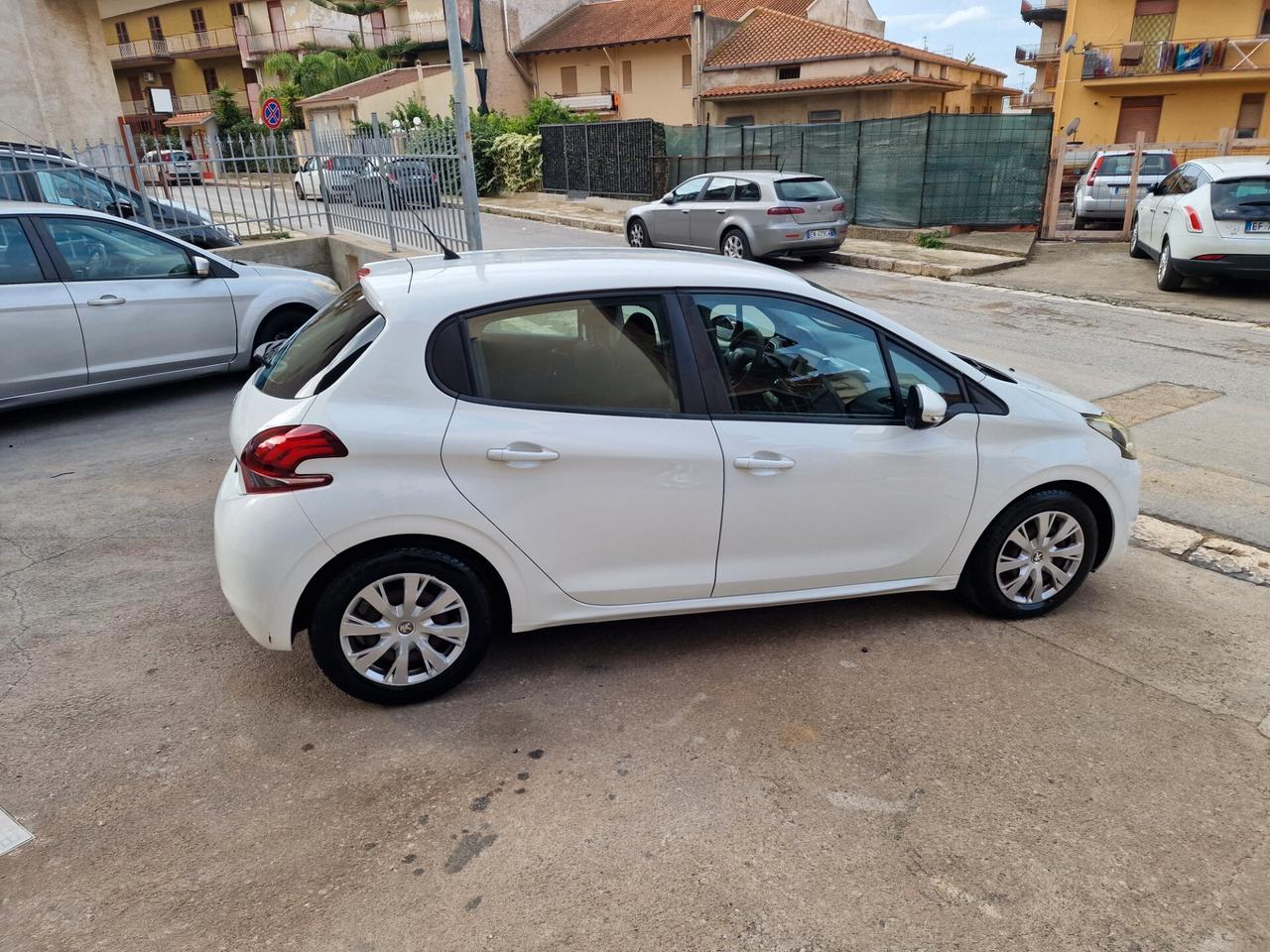 Peugeot 208 BlueHDi 75 5 porte Allure